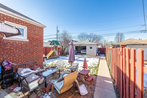 6742 Komensky Ave, Chicago IL 60629-4112 exterior