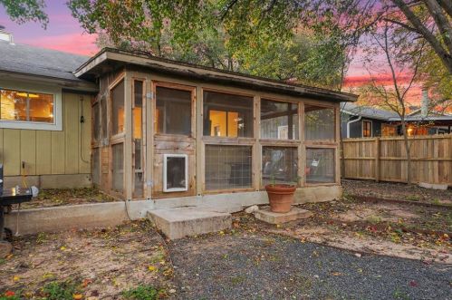 8408 Dixon Dr, Austin TX 78745-7515 exterior