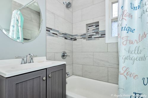 2124 Indian Rd, Waukegan IL 60087-4550 exterior