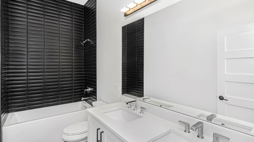 3358 Calumet Ave, Chicago IL 60616-1407 exterior