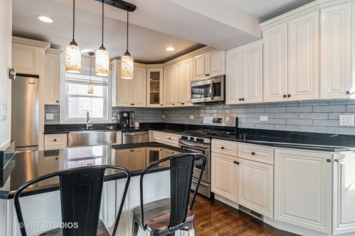 6231 Hamlin Ave, Chicago IL 60803-6241 exterior