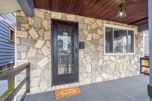 98 Evans Ave, Pittsburgh, PA 15205-2154