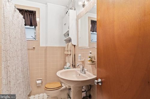 2015 17 St, Philadelphia PA 19121-2341 exterior