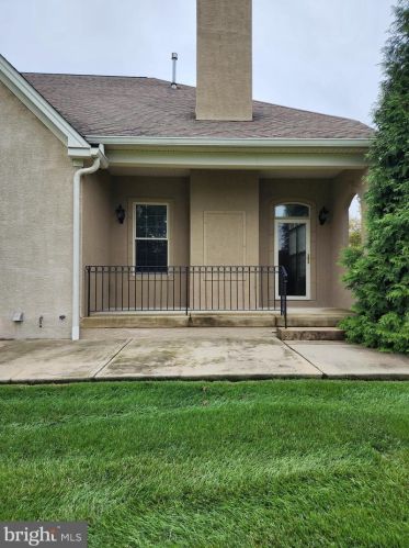 1363 Harpers Ln, Huntingdon Valley PA  19006-8441 exterior