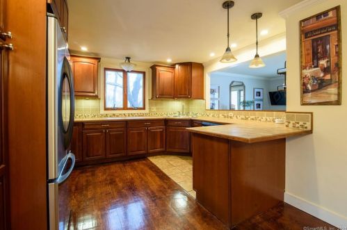 16 Seagrave St, Killingly CT 06239-4129 exterior