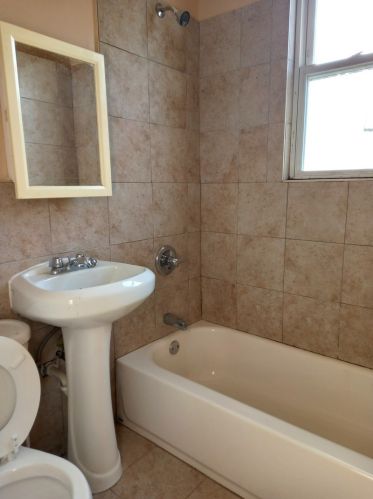 8931 Houston Ave, Chicago IL 60617-3239 exterior