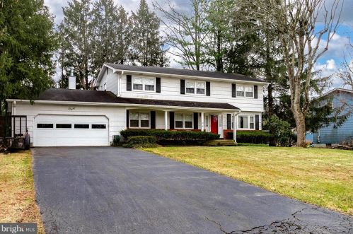 49 Rockleigh Dr, Trenton, NJ 08628-1520