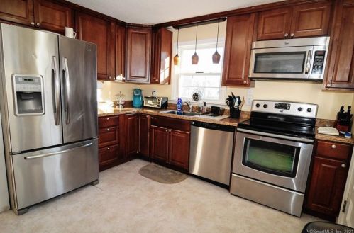 42 Midian Ave, Windsor, CT 06095-4218