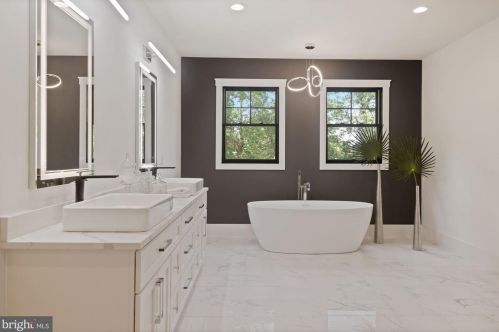 6516 Beverly Ave, Mc Lean VA 22101-5222 exterior