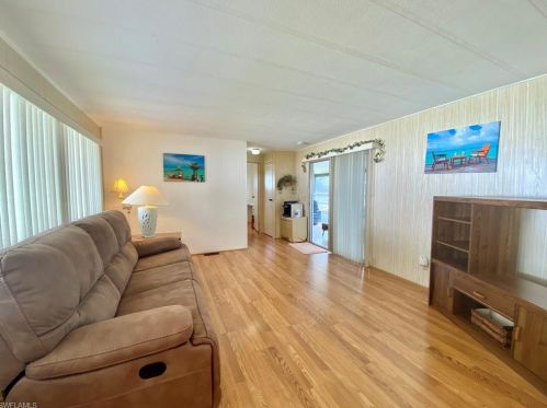 455 Cpe Florida Way, Naples FL 34104-4109 exterior