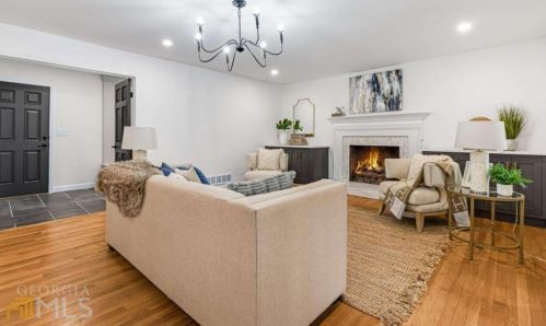 6160 Heards Creek Dr, Atlanta GA  30328-3635 exterior