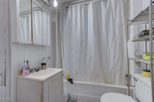 528 Creston St, Meskegon MI 49442-2262 exterior