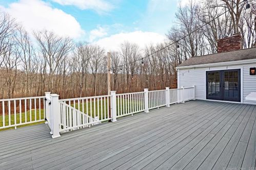 94 Spectacle Ln, Ridgefield CT 06877-5715 exterior