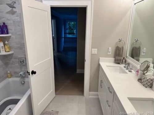 14 Appletree Ln, Norwalk CT 06850-1000 exterior