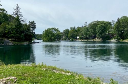 8 Upsala Path, West Milford Lakes NJ  07480-4245 exterior