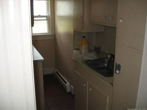 143 Hoffman St, Torrington CT 06790-6226 exterior