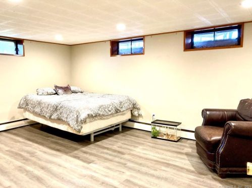 56 Osage Dr, Wallingford CT  06492-2812 exterior