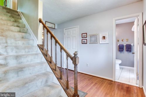 7512 Epsilon Dr, Rockville, MD 20855-2511