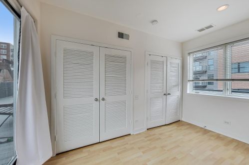 1237 Cottage Pl, Chicago IL  60607-2855 exterior