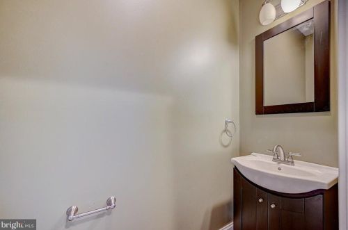 985 6th St, Philadelphia PA  19123-1405 exterior