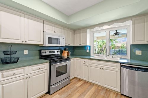 1330 27 Ave, Boynton Beach FL 33435-7529 exterior