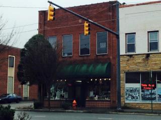 100 Queen St, Morganton NC  28655-3440 exterior
