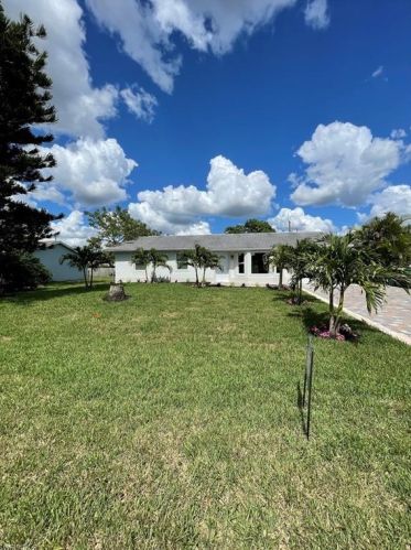 2272 51 St, Naples FL 34116-6924 exterior