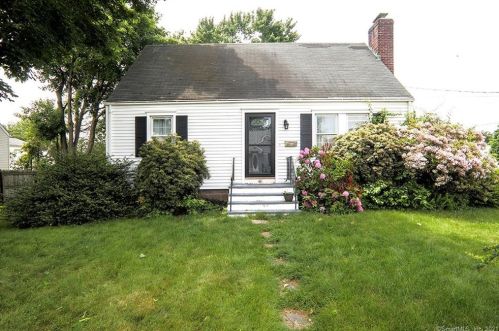 67 Magnolia Ave, Norwalk, CT 06850-3634