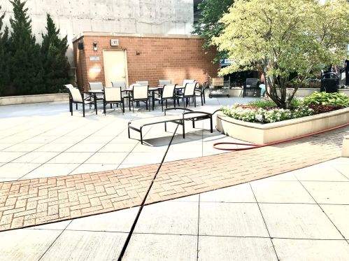 420 Waterside Dr, Chicago IL  60601-4700 exterior