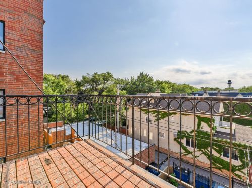 2842 Halsted St, Chicago IL 60657-5151 exterior