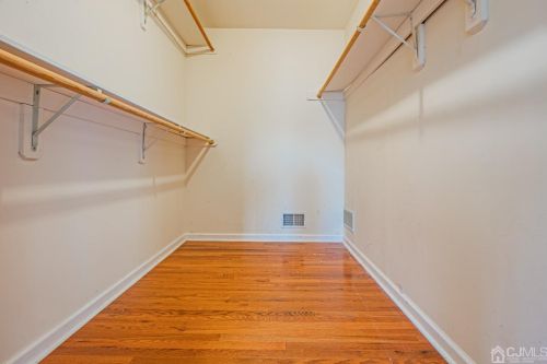 6 Sarah Ct, Edison NJ 08817-2288 exterior