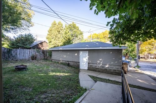 2910 Newhall St, Milwaukee WI 53211-3223 exterior