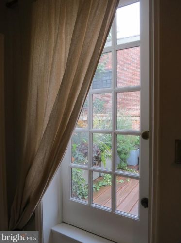 324 Camac St, Philadelphia PA 19140-4214 exterior