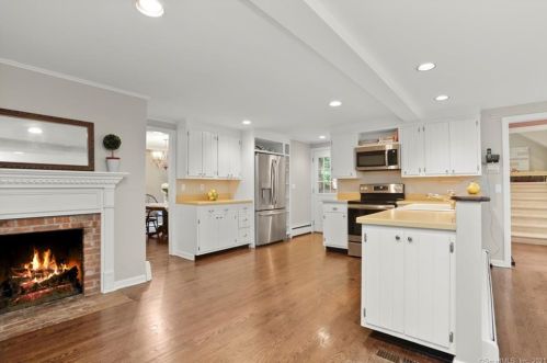 54 Cobbs Ml Rd, Wilton CT exterior