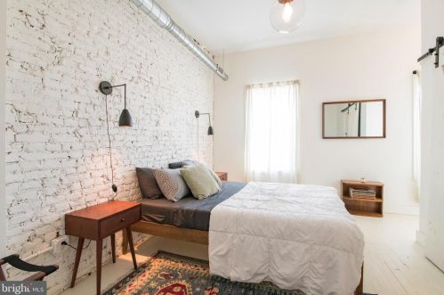 2026 Howard St, Philadelphia PA 19148-3334 exterior