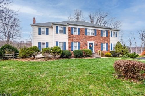49 Meadowbrook Rd, Dover, NJ 07869-3862