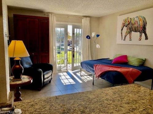 2550 Alafaya Trl, Orlando FL  12107-3607 exterior