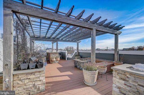 985 6th St, Philadelphia PA  19123-1405 exterior