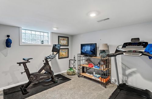 4850 Santa Monica Blvd, Milwaukee WI 53217-4618 exterior