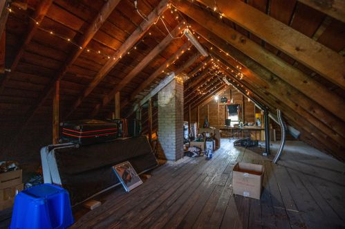 4221 Newhall St, Milwaukee WI  53211-1561 exterior