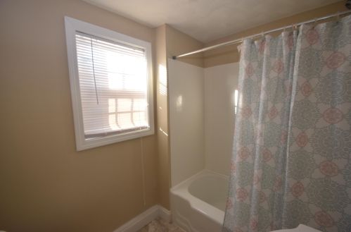 153 Main St, Seabrook NH 03874-4673 exterior