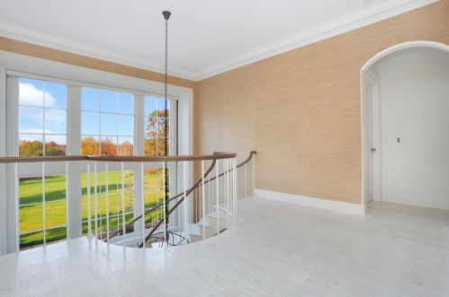 188 Round Hl Rd, Greenwich CT 06831-3301 exterior