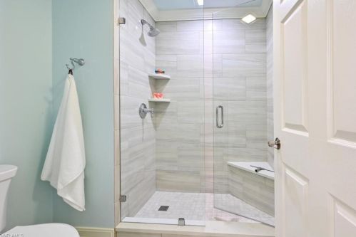 5631 Lago Villaggio Way, Naples FL 34104-5739 exterior