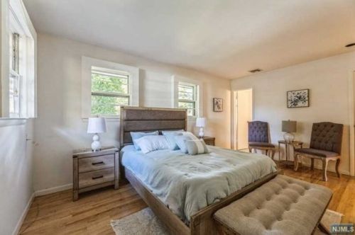 11 Maple Ave, Demarest NJ  07627-2404 exterior