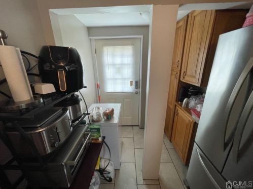 4 Columbus Ave, Edison NJ 08817-5240 exterior