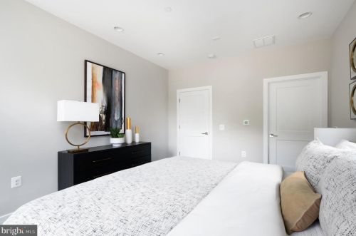 10314 Grosvenor Pl, Rockville MD 20852 exterior