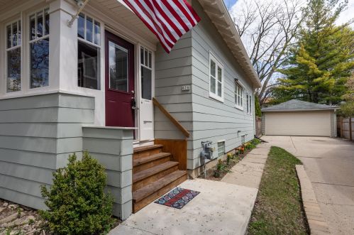 616 61st St, Milwaukee, WI 53213-4168