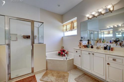 332 Shoreline Cir, Fort Pierce FL 34986-2913 exterior