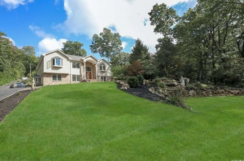 214 Beverly Rd, Huntington Station, NY 11746-4527