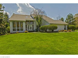 25400 Hilltop Dr, Cleveland, OH 44122-1361